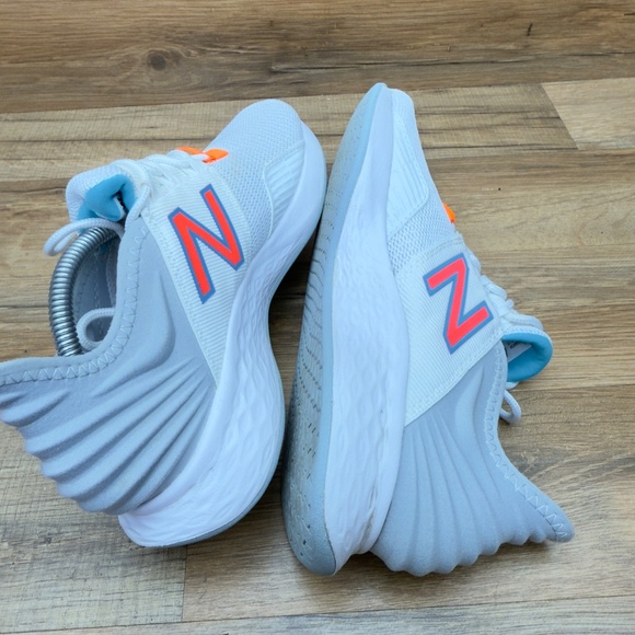 New Balance Shoes Fresh Foam ROAV Womens Size 6.5Blue White Gray Running Sneaker - Picture 7 of 8